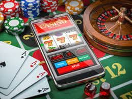 Dealer profesional di meja live casino dengan tampilan modern